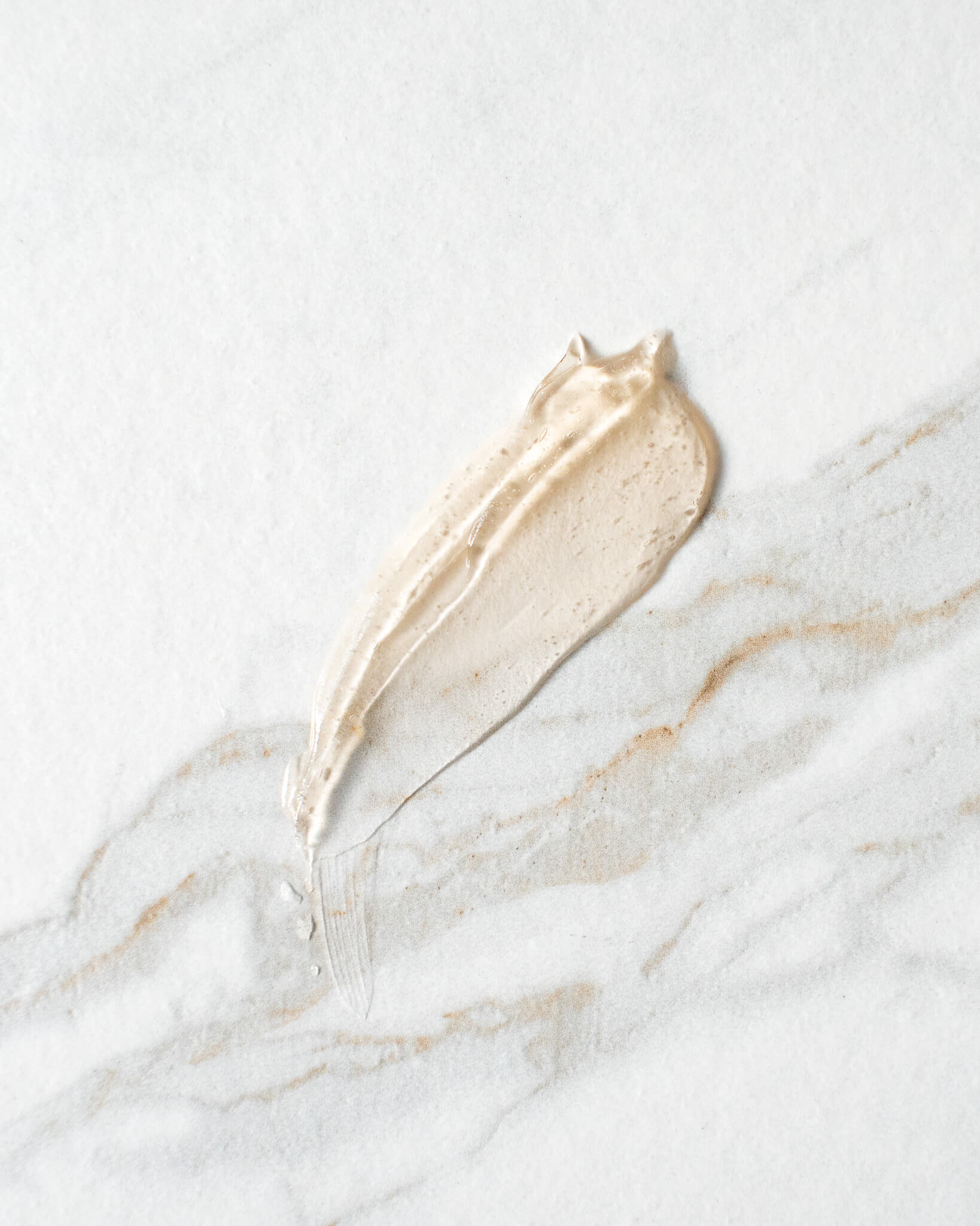 durchsichtiges Mallow Gel auf Marmor, um Textur zu zeigen